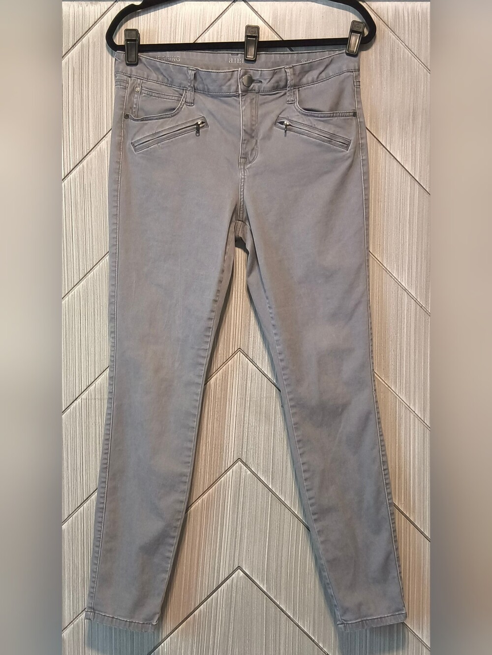 a.n.a Size 10 Gray Jegging Skinny Jeans Moto Zip Pockets Stretch Pants